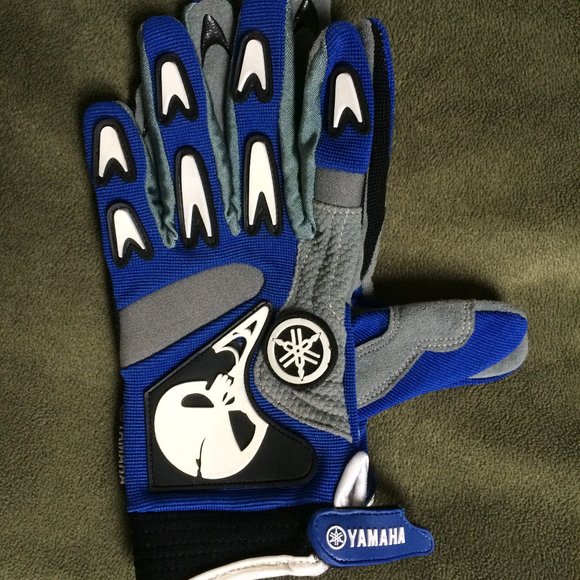 Yamaha Other - Yamaha Gloves Kids Size XL